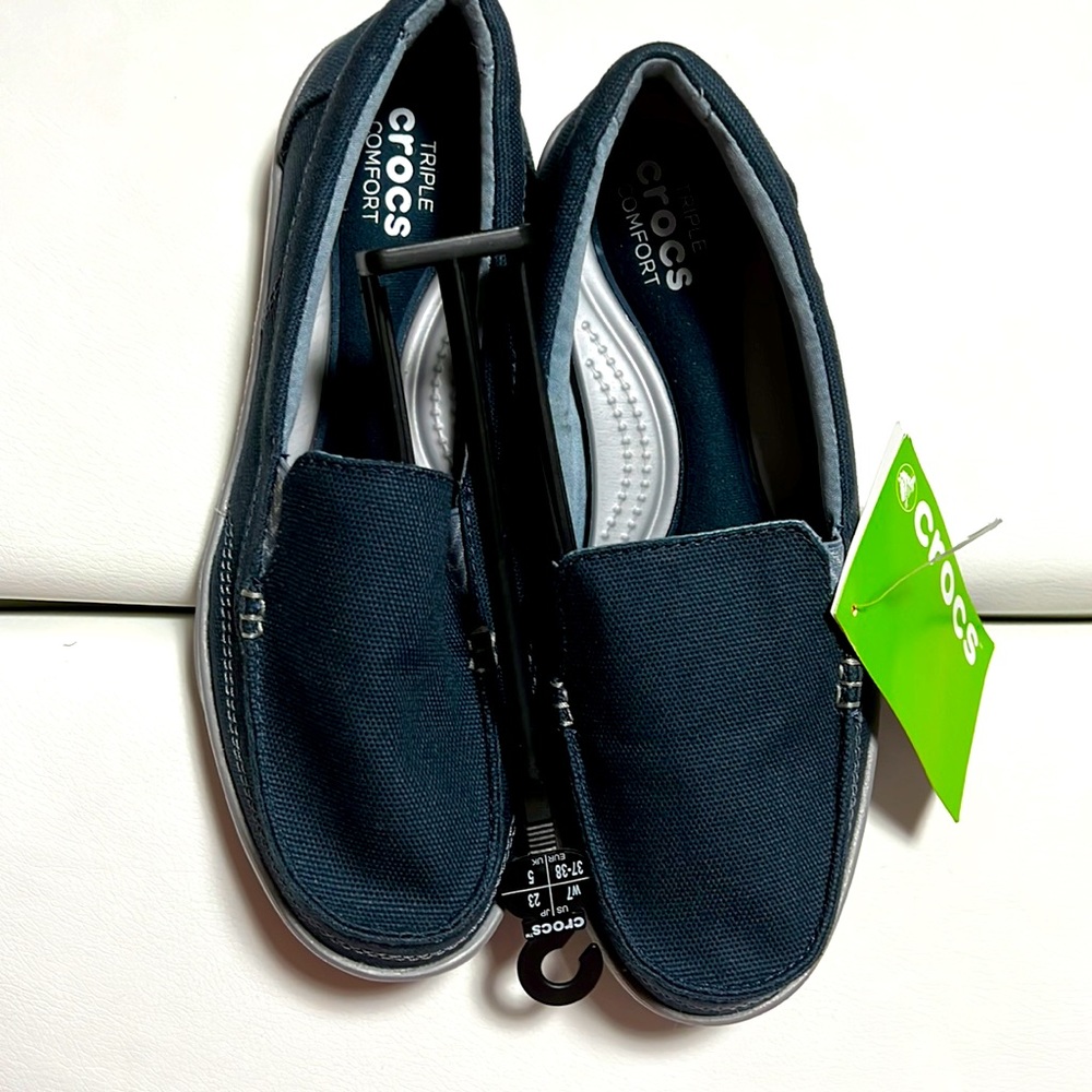 New with tags navy blue crocs with a hint of grey